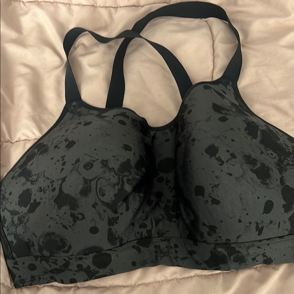 Under Armour Black Sports Bra Moisture-Wicking Racerback